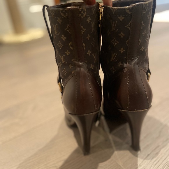 Louis Vuitton brown monogram heeled boots - Picture 5 of 5